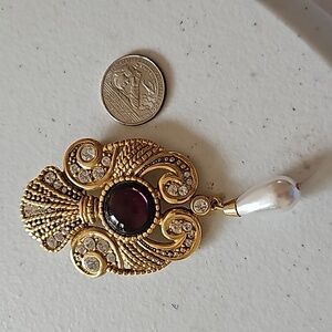 Jeff Lief Goldtone brooch